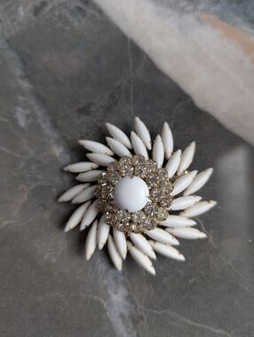 🌷 CLOSET CLEAN OUT🌷Vtg Signed Judy Lee Flower Brooch